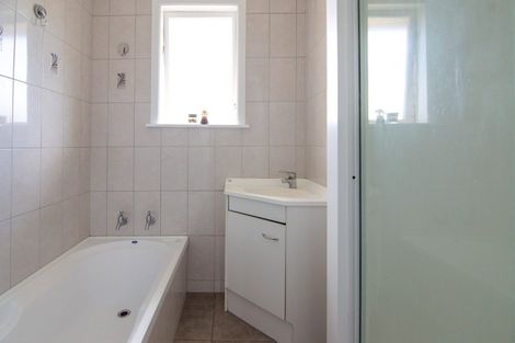 Photo of property in 10 Piper Place, Roslyn, Palmerston North, 4414