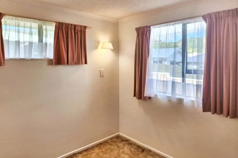 Photo of property in 1 Korau Grove, Stokes Valley, Lower Hutt, 5019