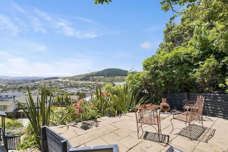 Photo of property in 5 Saint Aidans Way, Tawa, Wellington, 5028