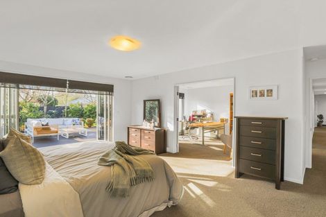 Photo of property in 76 Willowview Drive, Redwood, Christchurch, 8051