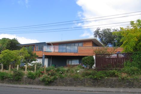 Photo of property in 2/27 Aotearoa Terrace, Murrays Bay, Auckland, 0630