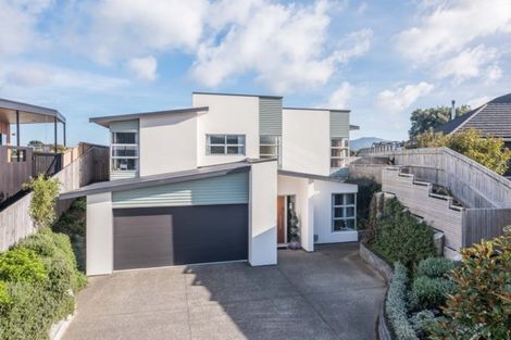 Photo of property in 17 Simpson Crescent, Raumati Beach, Paraparaumu, 5032