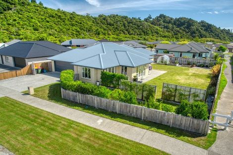 Photo of property in 16 Ridgeway Drive, Greymouth, 7805