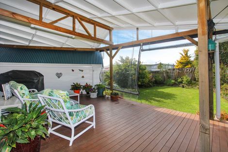 Photo of property in 2/28 Fairdale Place, Birkdale, Auckland, 0626