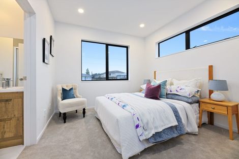 Photo of property in 1/42 Woodside Road, Massey, Auckland, 0614