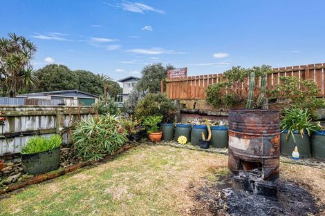 Photo of property in 14 Tainui Street, Castlecliff, Whanganui, 4501