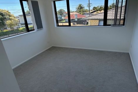 Photo of property in 36a Vodanovich Road, Te Atatu South, Auckland, 0610