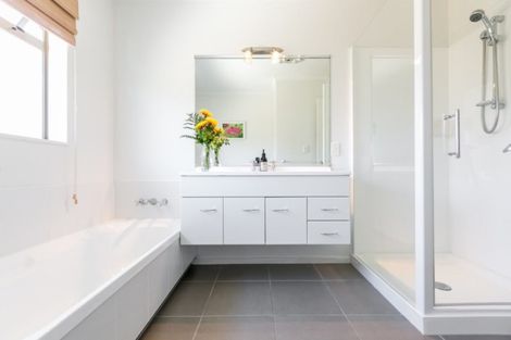 Photo of property in 4 West Place, Greenmeadows, Napier, 4112