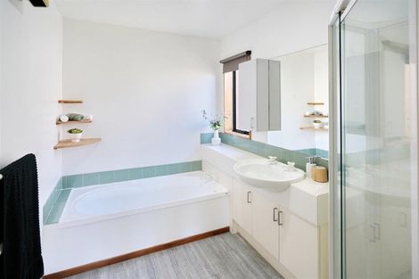 Photo of property in 2/52 Northcote Road, Northcote, Christchurch, 8052