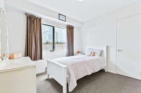 Photo of property in 1/1032 East Coast Road, Fairview Heights, Auckland, 0630