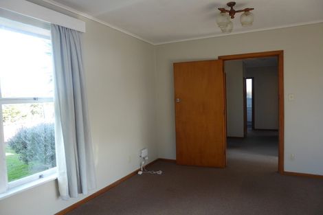 Photo of property in 17 Gill Crescent, Blockhouse Bay, Auckland, 0600