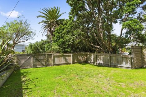 Photo of property in 7 Whyte Street, Paraparaumu Beach, Paraparaumu, 5032