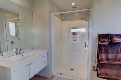 Photo of property in 2 Kahu Close, Wanaka, 9305