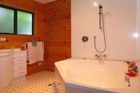 Photo of property in 74a Guadeloupe Crescent, Grenada Village, Wellington, 6037