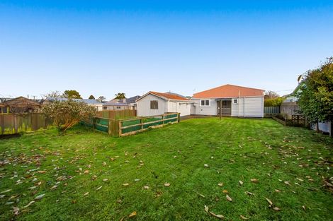 Photo of property in 10 Burns Street, Hawera, 4610