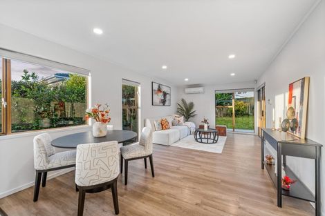 Photo of property in 34 Kelman Road, Kelston, Auckland, 0602