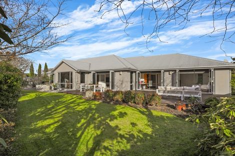 Photo of property in 76 Willowview Drive, Redwood, Christchurch, 8051
