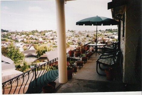 Photo of property in 28 Ronald Macken Place, Windsor Park, Auckland, 0632