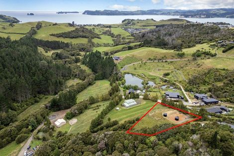 Photo of property in 35 Spikes Way, Whitianga, 3510