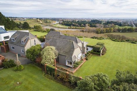 Photo of property in 38 Titirangi Drive, Fitzherbert, Palmerston North, 4471