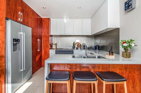 Photo of property in 2/52 Aberdeen Road, Campbells Bay, Auckland, 0620