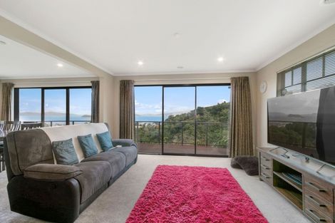 Photo of property in 47 Dowse Drive, Maungaraki, Lower Hutt, 5010
