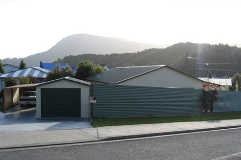 Photo of property in 17 Sussex Street, Picton, 7220