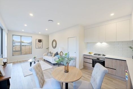 Photo of property in 2/5 Hereford Street, Te Atatu Peninsula, Auckland, 0610