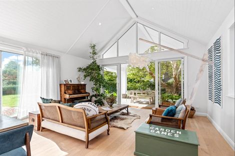 Photo of property in 12 Sandpiper Avenue, Point Wells, 0986