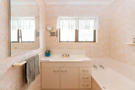 Photo of property in 15 Aintree Crescent, Awapuni, Palmerston North, 4412