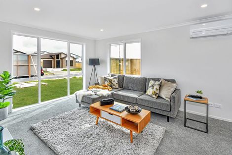 Photo of property in 10 Uatoto Road, Clarks Beach, 2122