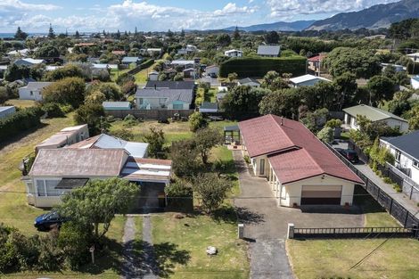 Photo of property in 25 Rauparaha Street, Waikanae Beach, Waikanae, 5036