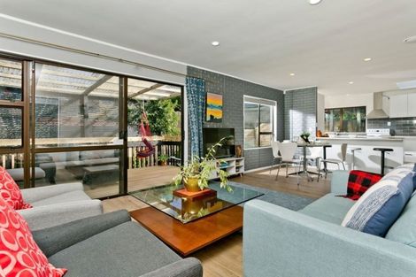 Photo of property in 2/59a Target Road, Totara Vale, Auckland, 0629