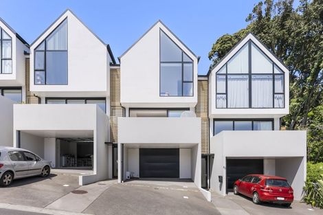 Photo of property in 81 Melbourne Road, Island Bay, Wellington, 6023