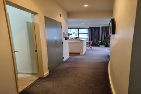 Photo of property in 17 Kent Terrace - Kent Apartments, 4f/16 Kent Terrace, Mount Victoria, Wellington, 6011