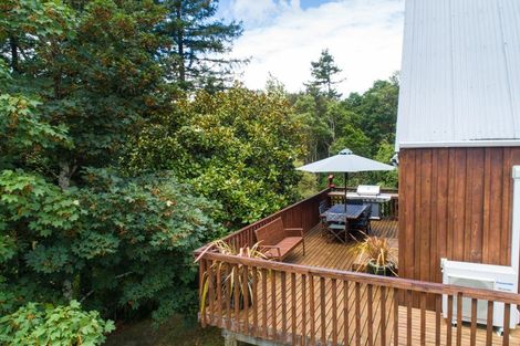 Photo of property in 43 Springdale Grove, Fitzherbert, Palmerston North, 4410