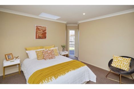 Photo of property in 5 Corsican Grove, Parklands, Christchurch, 8083