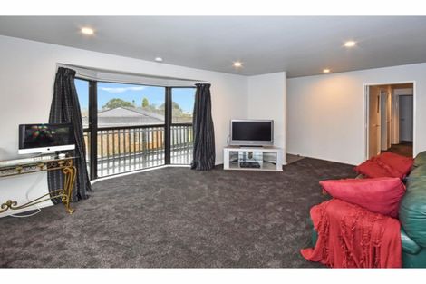 Photo of property in 21 Orinda Close, Botany Downs, Auckland, 2010