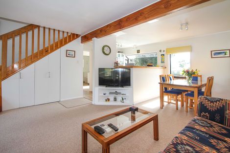 Photo of property in 2/28 Fairdale Place, Birkdale, Auckland, 0626