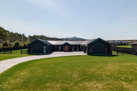 Photo of property in 12 Kahikatea Drive, Kinloch, Taupo, 3377