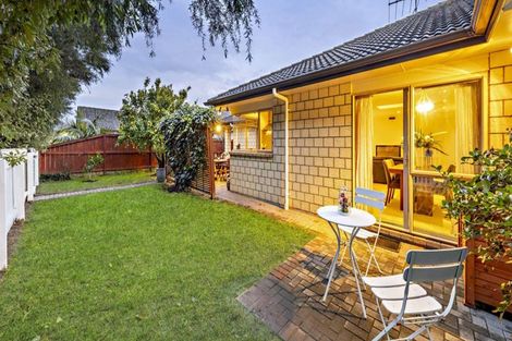 Photo of property in 2 Moravale Lane, Flat Bush, Auckland, 2016