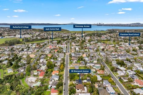 Photo of property in 39 Sherwood Avenue, Te Atatu South, Auckland, 0610