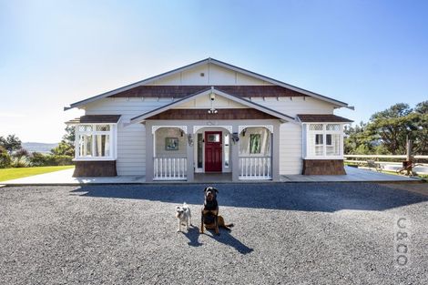 Photo of property in 10 Kaipara View Road, Helensville, 0875
