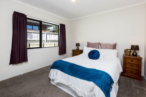 Photo of property in 50 King Charles Drive, Kingsley Heights, Upper Hutt, 5018