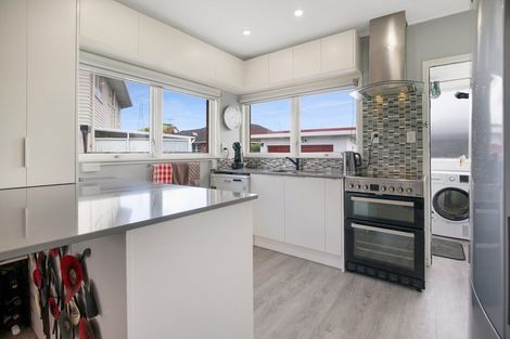 Photo of property in 1/30 Dale Crescent, Pakuranga, Auckland, 2010