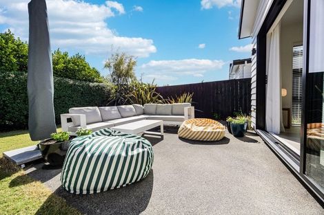 Photo of property in 38 Lumbarda Drive, Kumeu, 0810