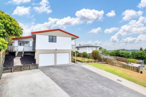 Photo of property in 11 Jumento Place, Unsworth Heights, Auckland, 0632