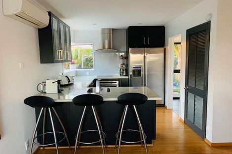 Photo of property in 2/2a Sunnynook Road, Sunnynook, Auckland, 0620