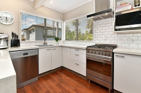 Photo of property in 23a Penguin Drive, Murrays Bay, Auckland, 0630