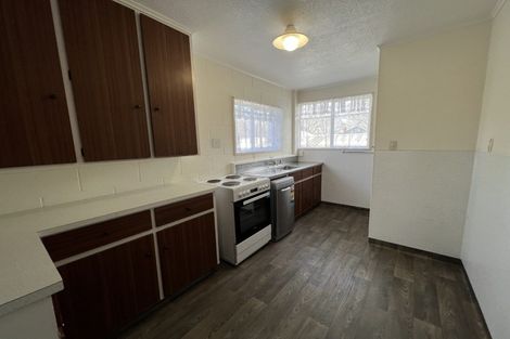 Photo of property in 6 Tiraumea Street, Palmerston North, 4410